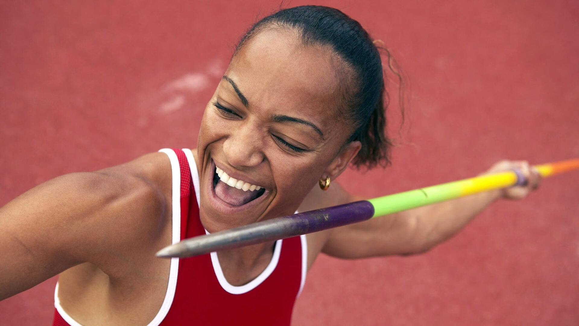 “青岛队主场迎战劲敌，现场气氛火爆”，青岛队主场在哪